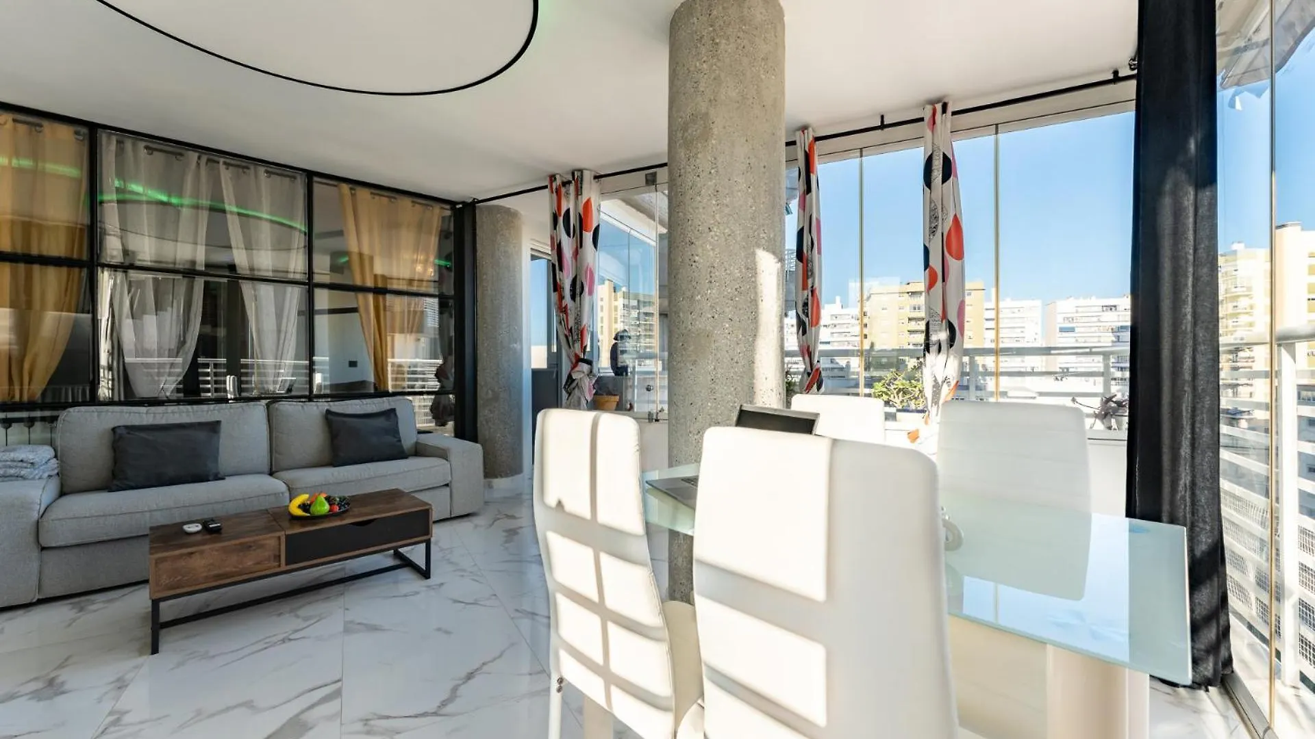 アパート Ct 352 - Faro'S Torremolinos City Towers 1 - Walking Distance To Everything スペイン
